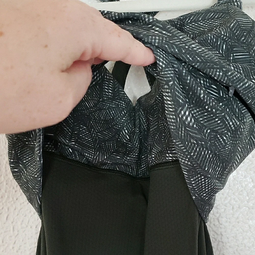 Lululemon Athletica Wrap It Up Tank Leaf Print Twist Jazzy White Gator Green 6 - Picture 6 of 17